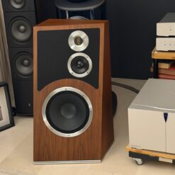 Alternative view of Audiovector Trapeze